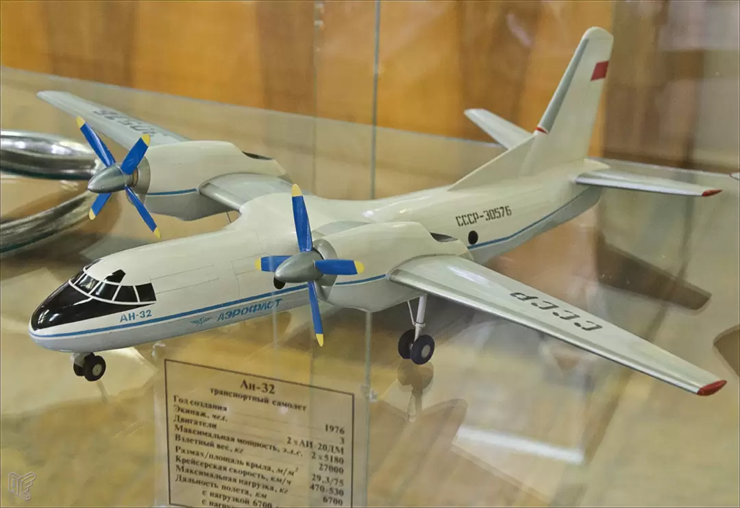 Центральный дом авиации и космонавтики, Ан-32 Центральный дом авиации и космонавтики, Ан-32