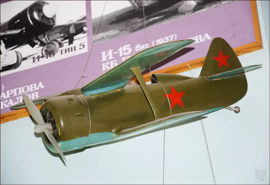 Центральный дом авиации и космонавтики, И-153 Центральный дом авиации и космонавтики, И-153