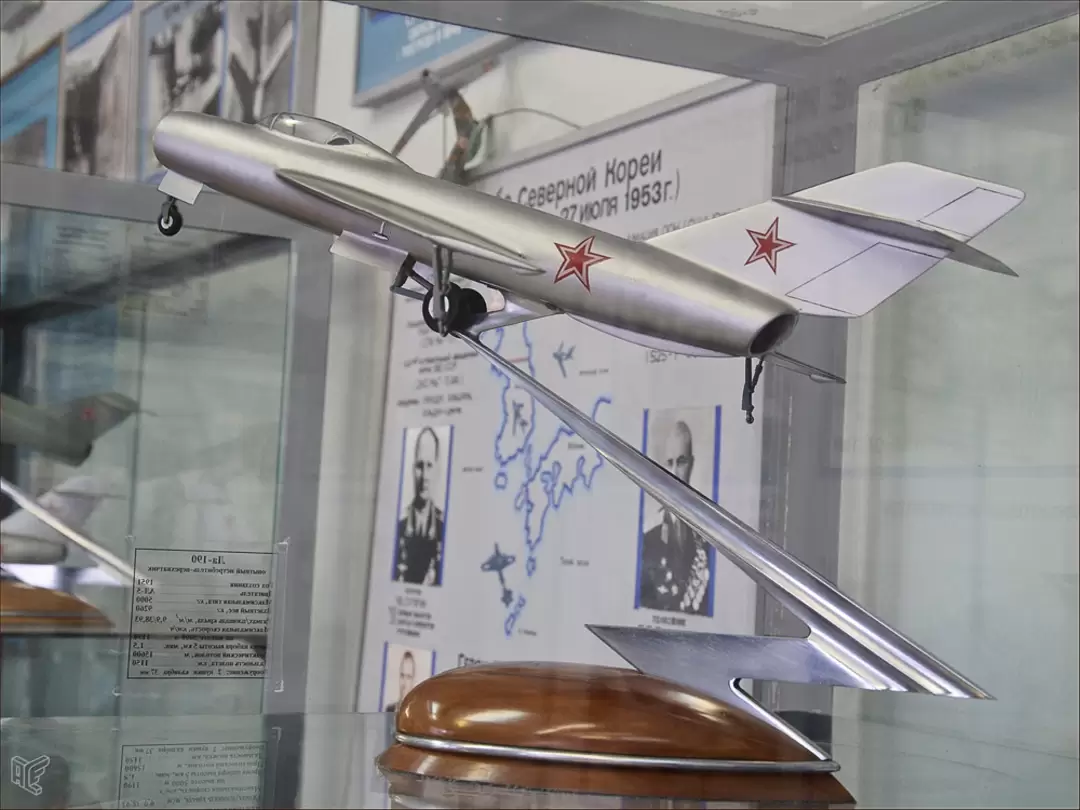 Центральный дом авиации и космонавтики, Ла-190 Центральный дом авиации и космонавтики, Ла-190