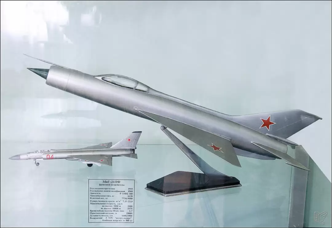 Центральный дом авиации и космонавтики, МиГ-21ПФ Центральный дом авиации и космонавтики, МиГ-21ПФ