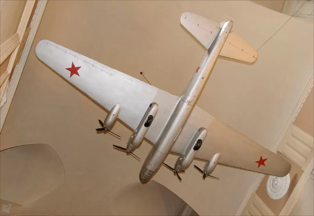 Центральный дом авиации и космонавтики, Пе-8 Центральный дом авиации и космонавтики, Пе-8