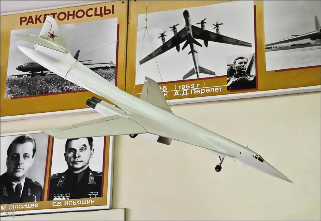 Центральный дом авиации и космонавтики, Ту-160 Центральный дом авиации и космонавтики, Ту-160