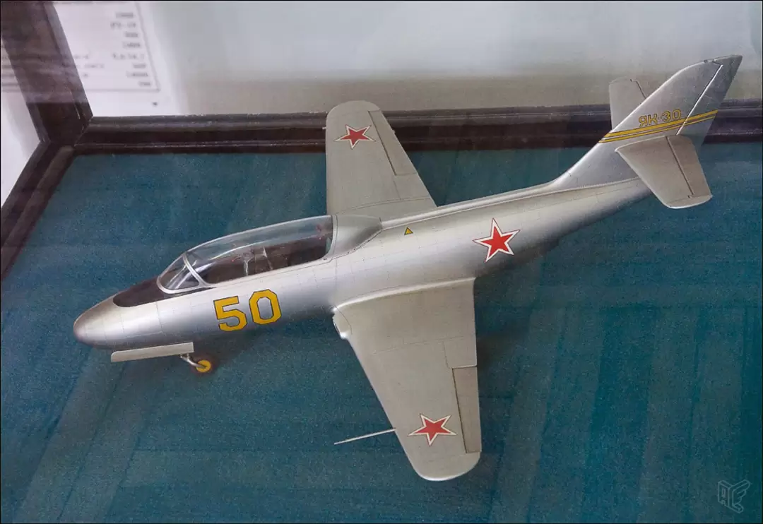 Центральный дом авиации и космонавтики, Як-30 Центральный дом авиации и космонавтики, Як-30