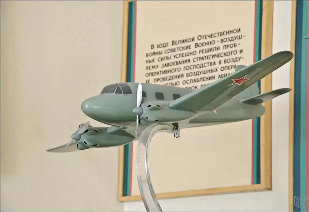 Центральный дом авиации и космонавтики, Як-8 Центральный дом авиации и космонавтики, Як-8