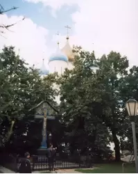 Новоспасский монастырь, Крест-памятник Великому Князю Сергею Александровичу Романову