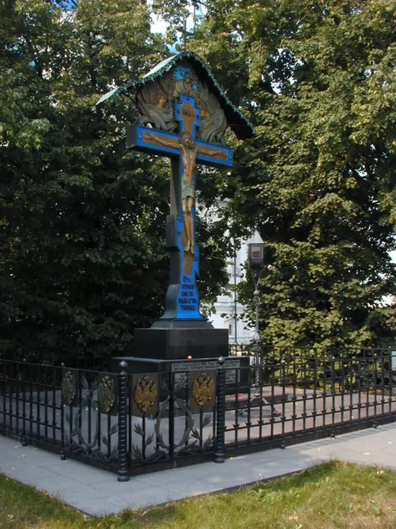 Новоспасский монастырь, крест-памятник Великому Князю Сергею Александровичу Романову Новоспасский монастырь, крест-памятник Великому Князю Сергею Александровичу Романову
