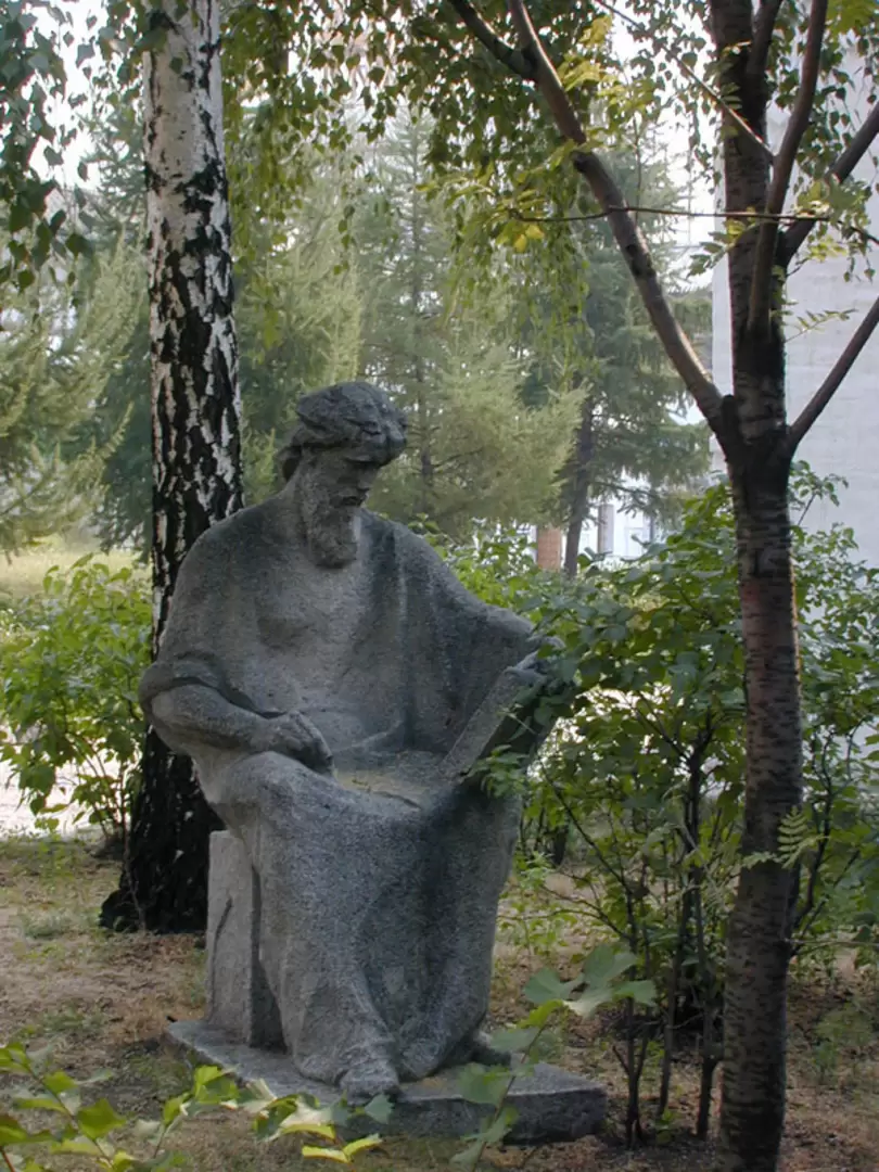 Новоспасский монастырь, памятник Андрею Рублёву Новоспасский монастырь, памятник Андрею Рублёву