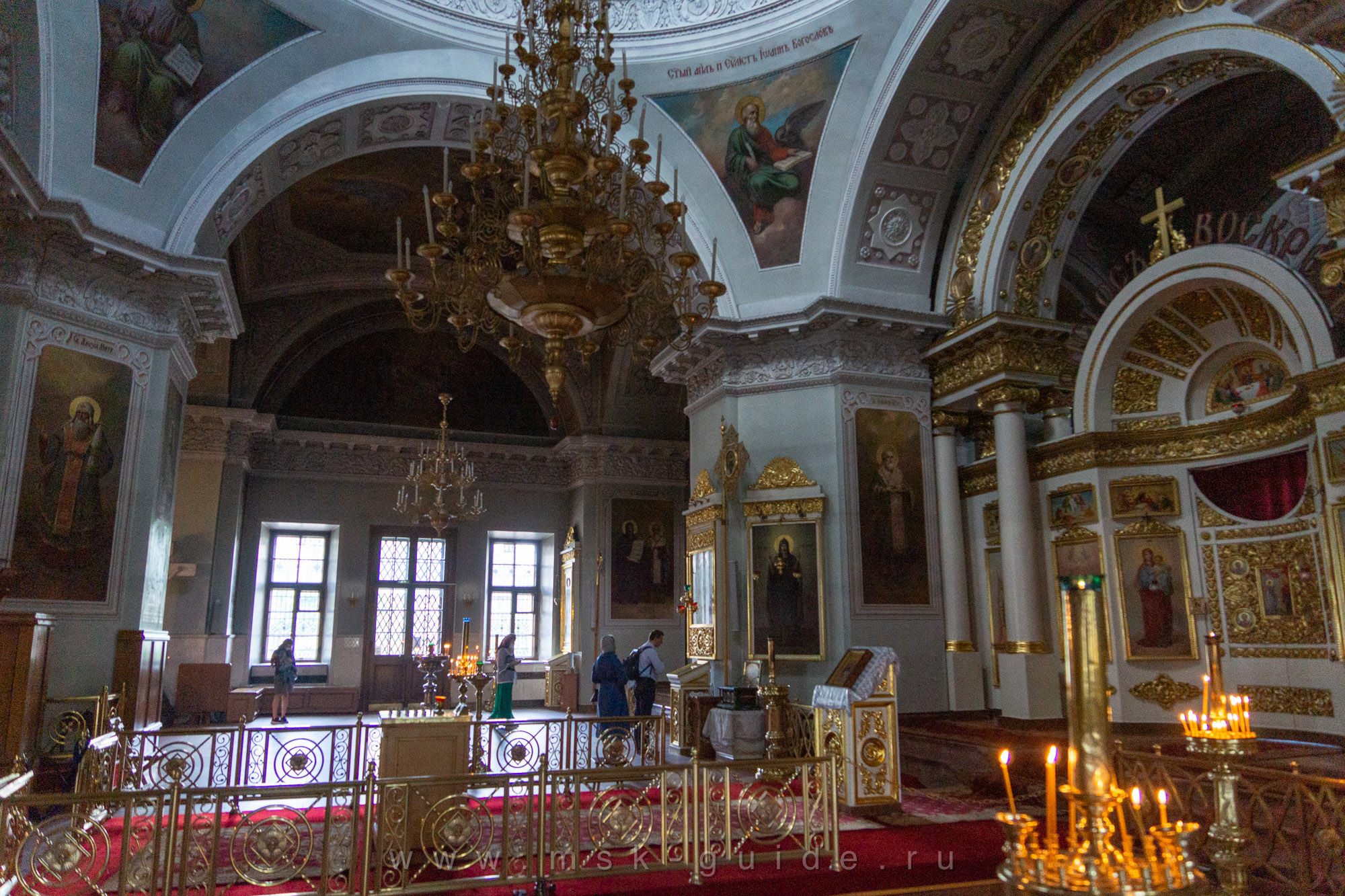 Даниловский монастырь в Москве, интерьер Троицкого собора Даниловский монастырь в Москве, интерьер Троицкого собора
