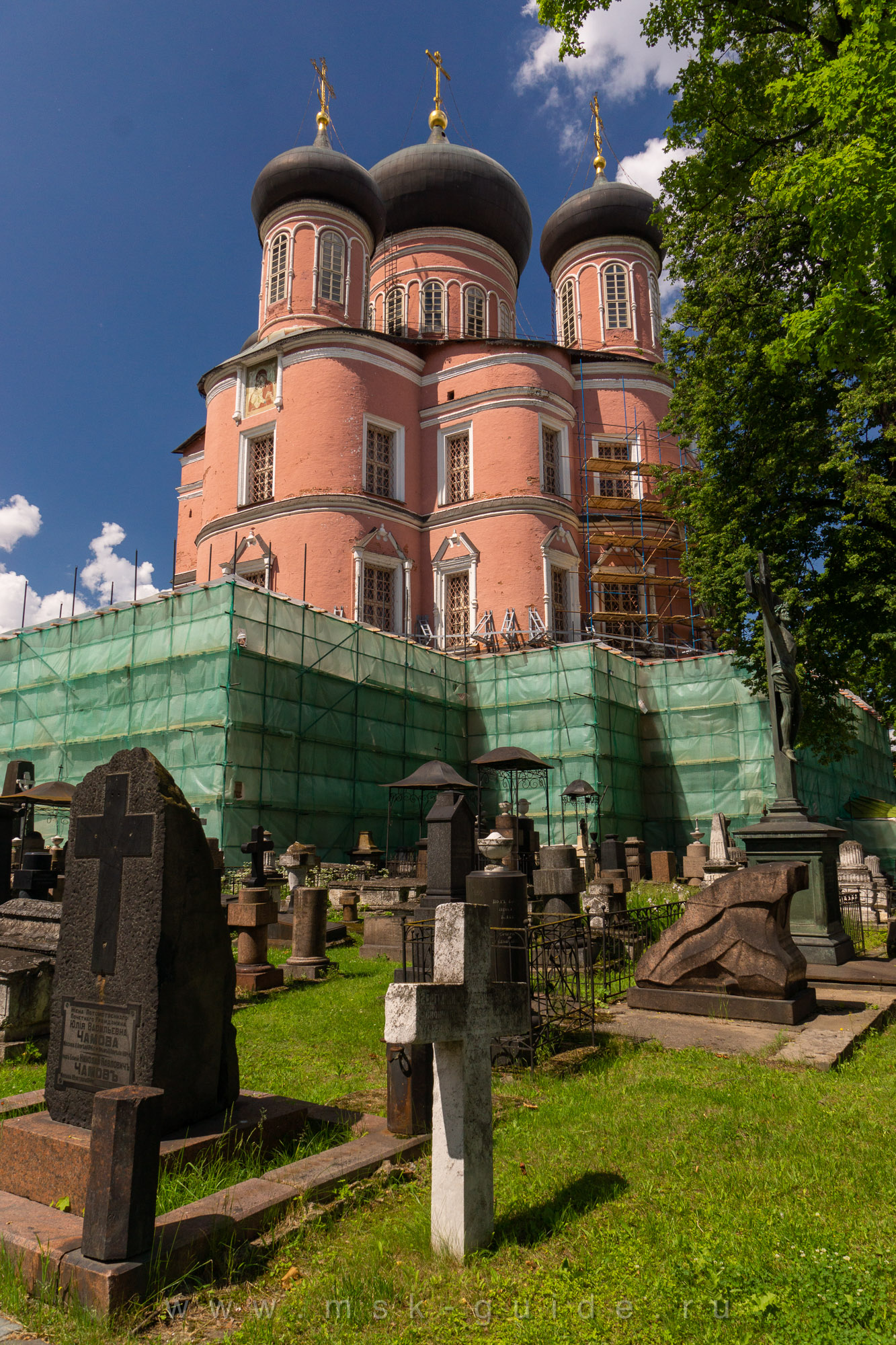 Некрополь и Большой собор Донского монастыря