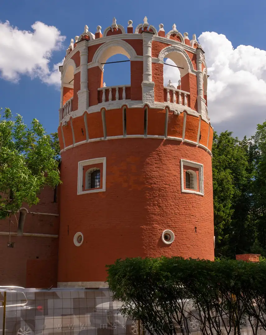 Юго-Западная башня Донского монастыря в Москве