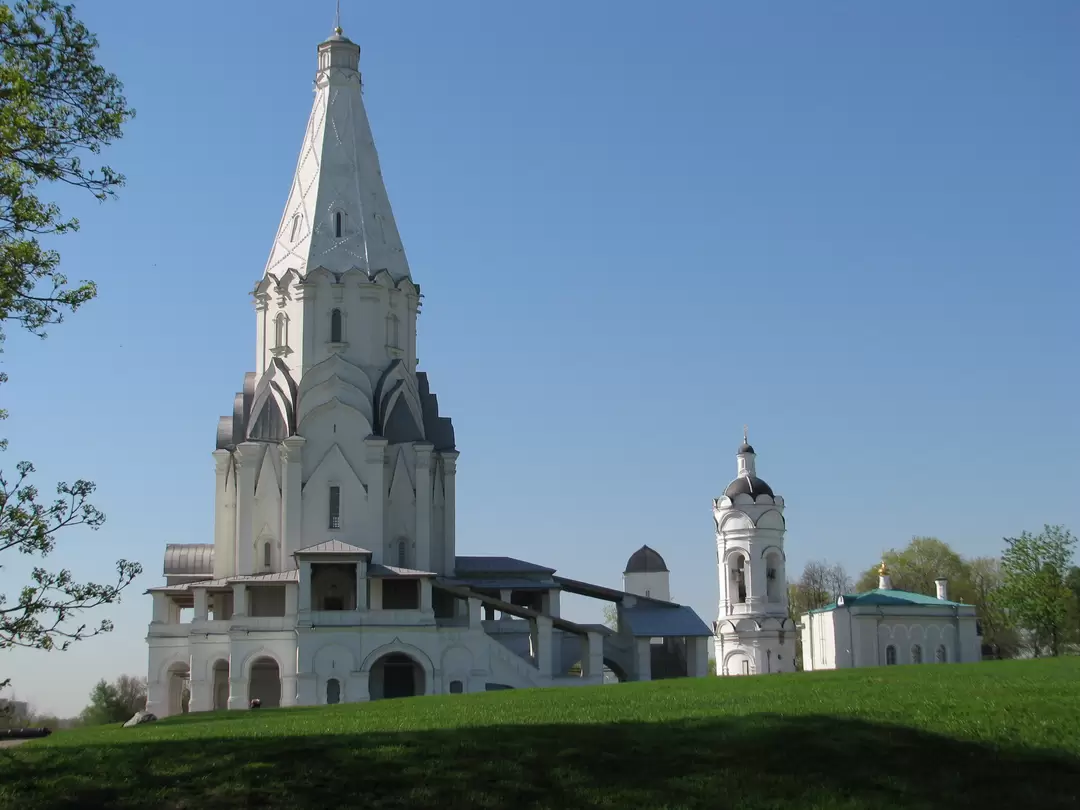 Вознесенская и Георгиевская церкви в Коломенском Вознесенская и Георгиевская церкви в Коломенском
