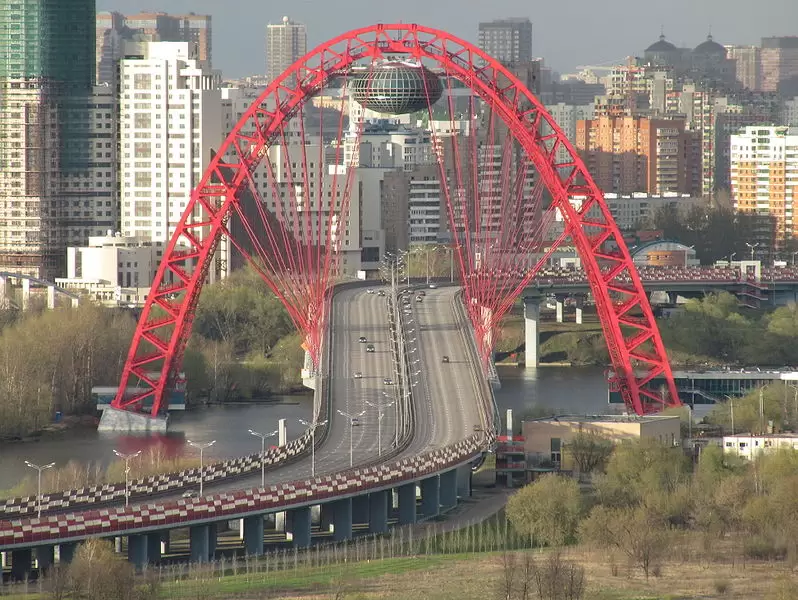 Вантовый мост с летающей тарелкой