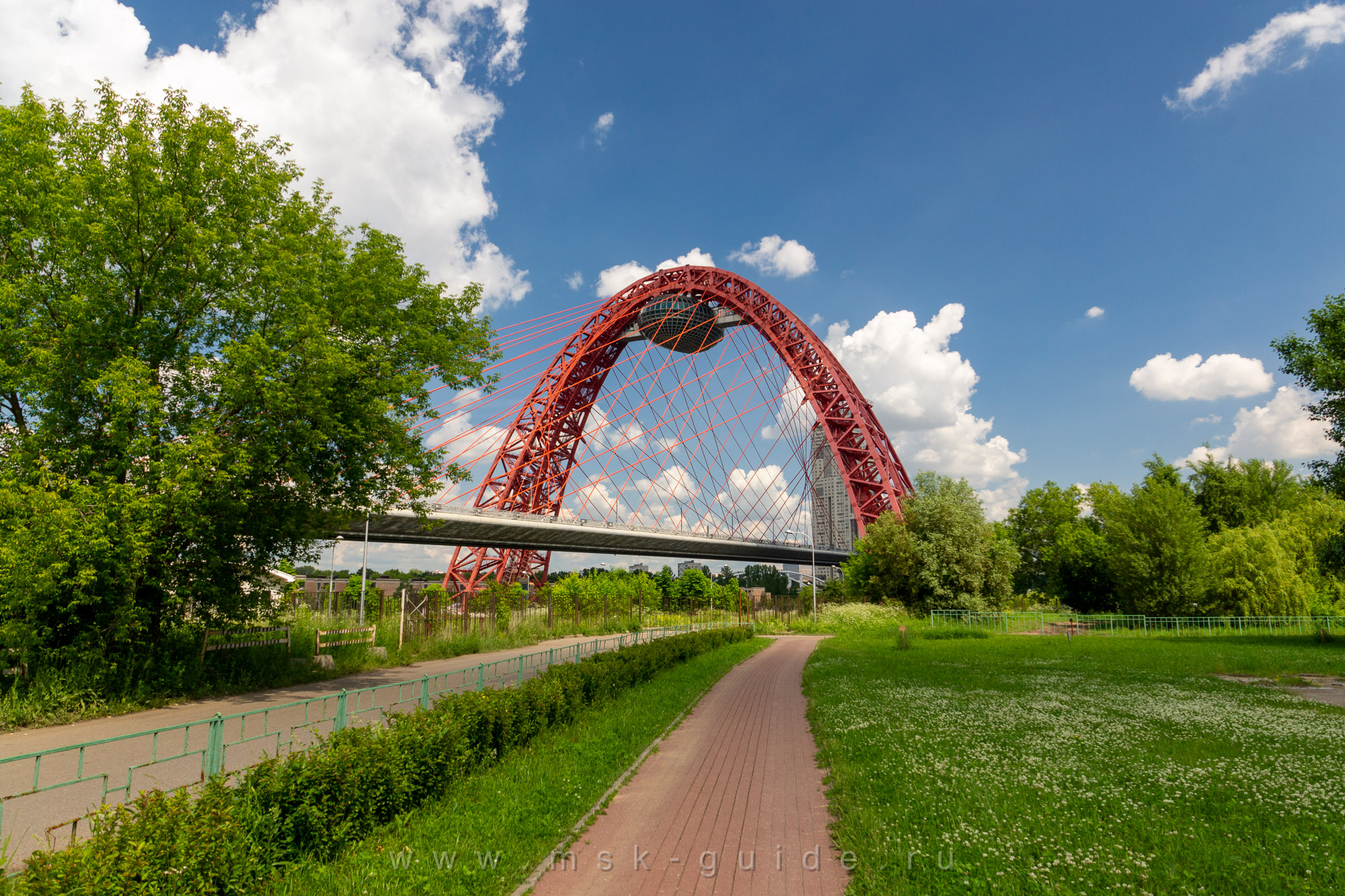 Вантовый мост с летающей тарелкой, фото 2