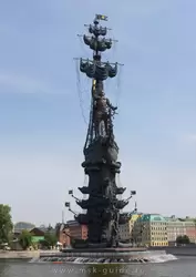 Фото памятника Петру Первому в Москве