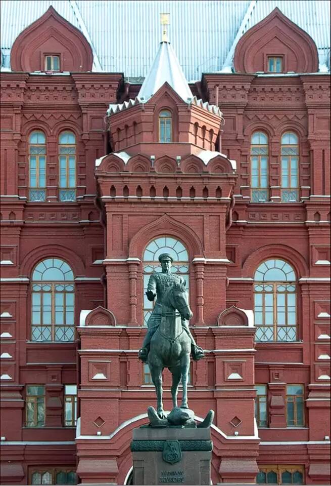 Памятник Жукову в Москве – история, фото и описание