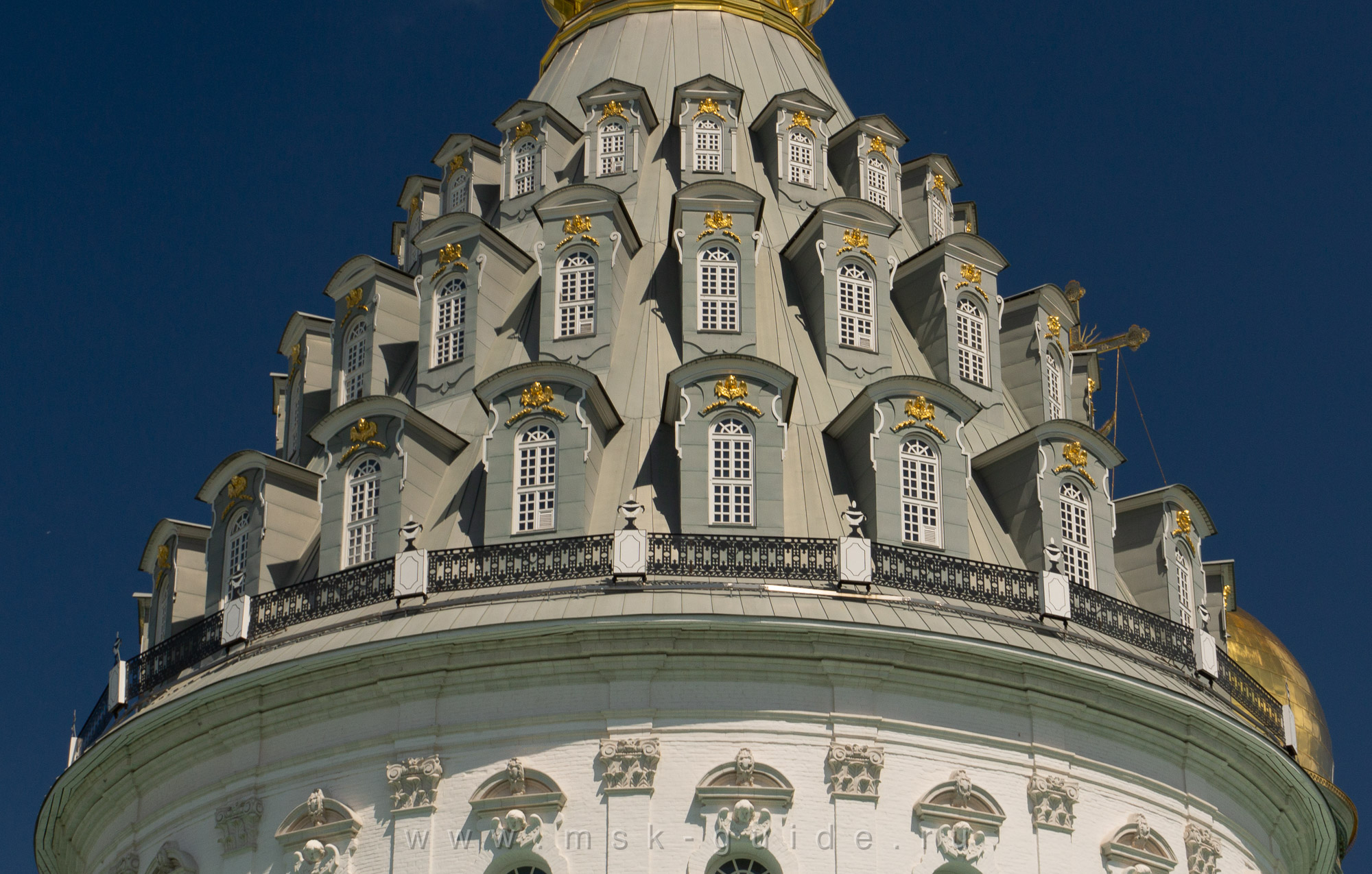 Купол в виде шатра диаметром 22 метра в Новоиерусалимском монастыре Купол в виде шатра диаметром 22 метра в Новоиерусалимском монастыре