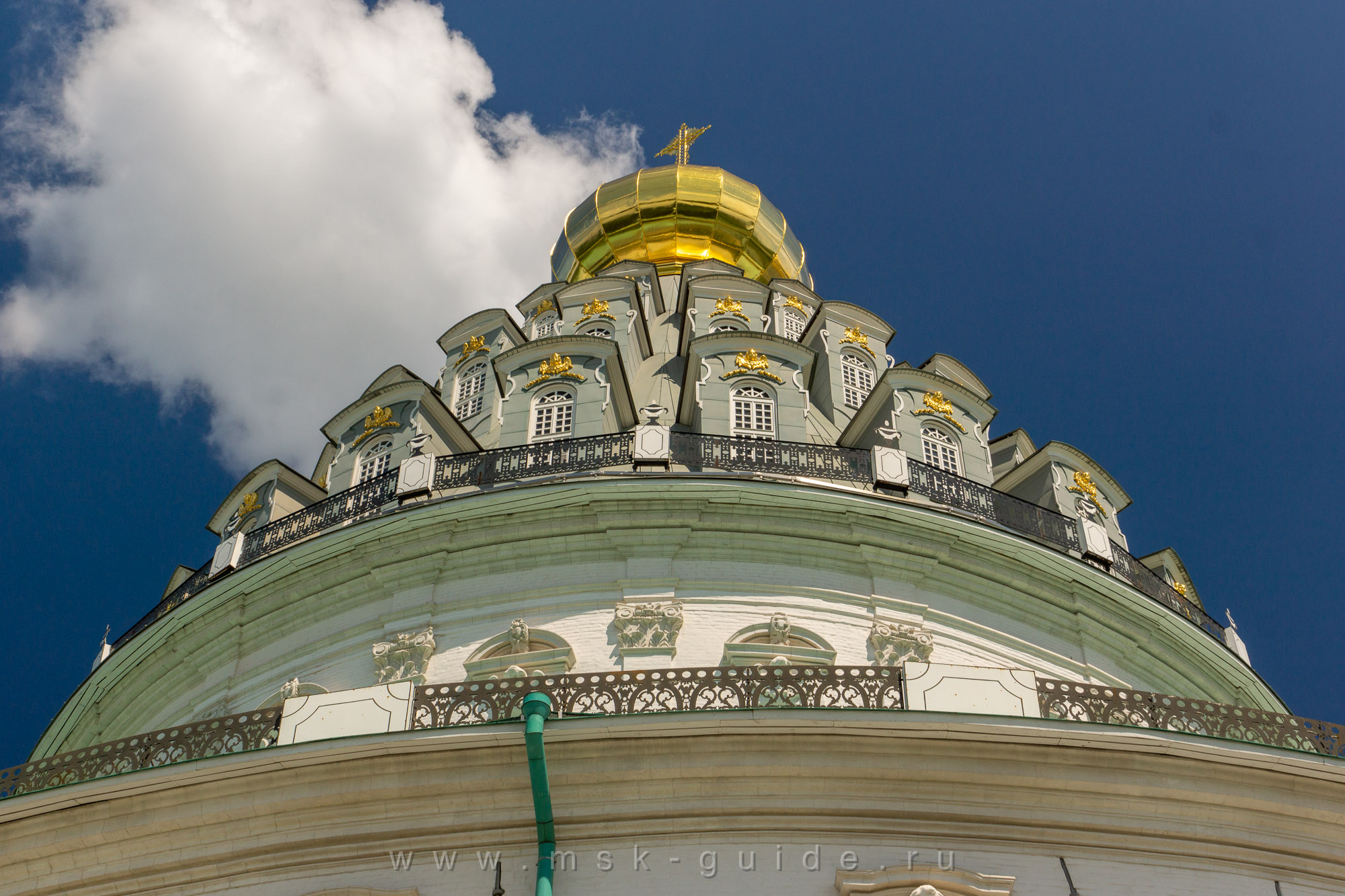 Купол в виде шатра над кувуклией Купол в виде шатра над кувуклией