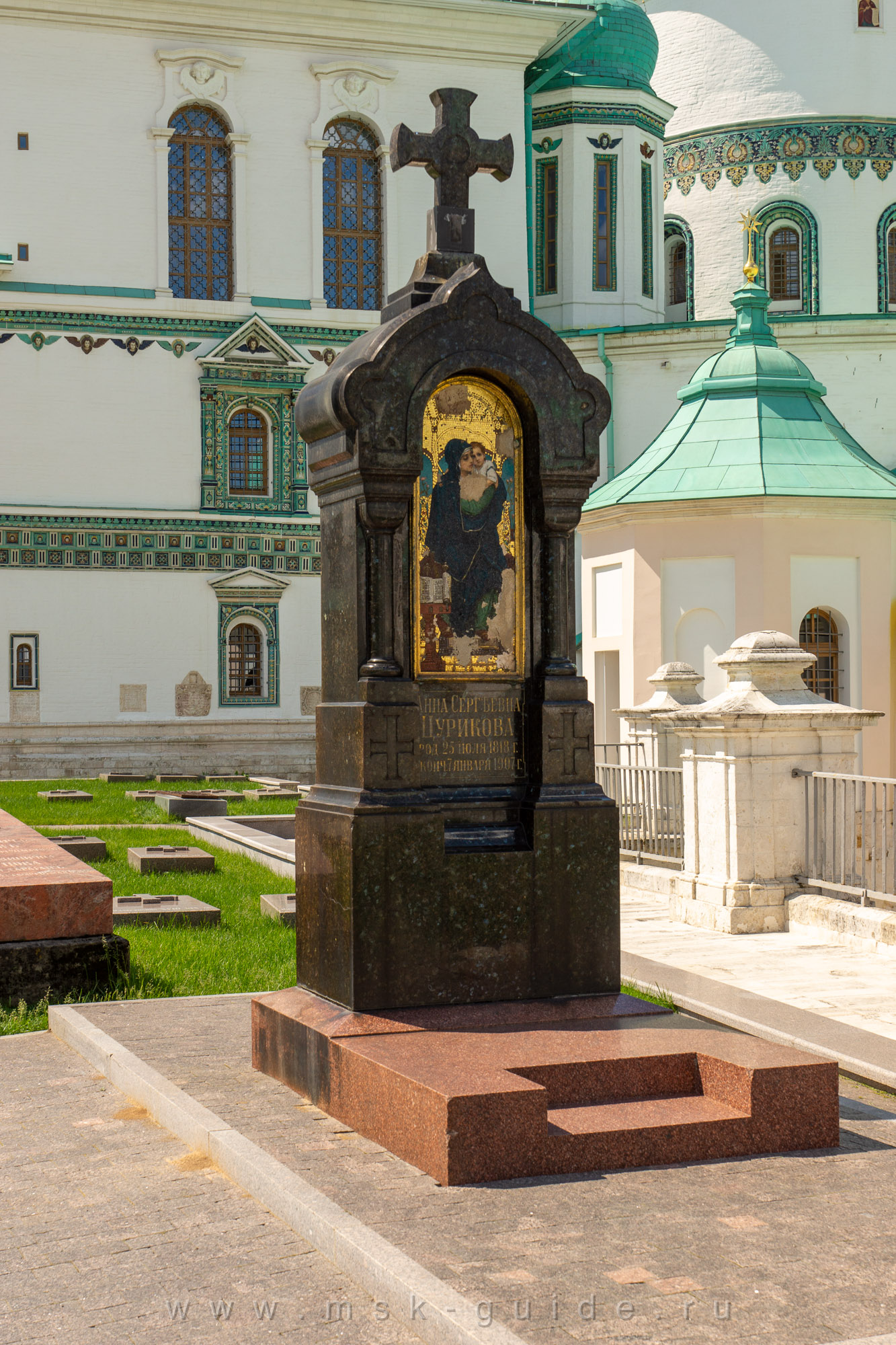 Могила Анны Сергеевны Цуриковой в Новоиерусалимском монастыре Могила Анны Сергеевны Цуриковой в Новоиерусалимском монастыре