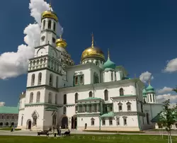 Воскресенский собор и колокольня в Новоиерусалимском монастыре