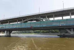 Мост и станция метро «Лужники» («Лужнецкий мост»)