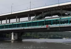 Мост «Лужники» используется метрополитеном и автомобильным транспортом
