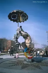 Москва, фонтан у цирка на Цветном Бульваре