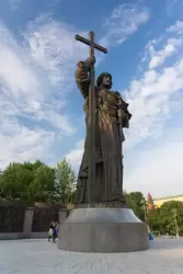 Памятник князю Владимиру у Кремля в Москве