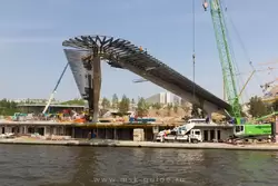Парящий мост в парке Зарядье