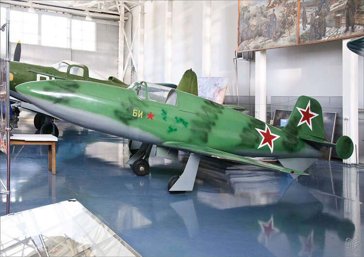 Истребитель Би-1