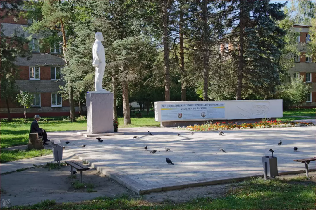 Музей ВВС в Монино, памятник Ленину Музей ВВС в Монино, памятник Ленину