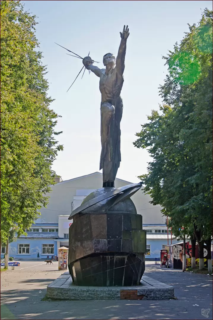 Музей ВВС в Монино, памятник покорителю космоса Музей ВВС в Монино, памятник покорителю космоса