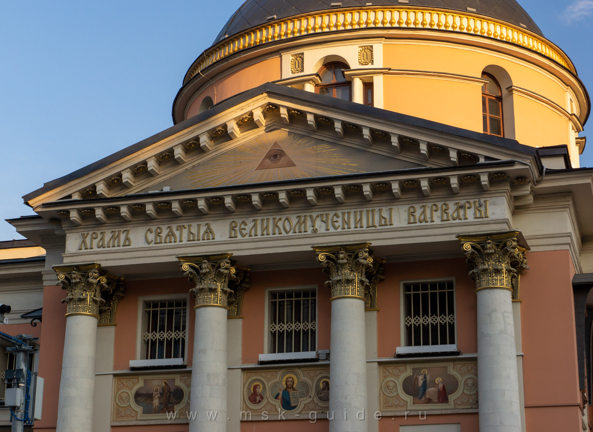 Всевидящее око на фронтоне церкви Варвары Великомученицы Всевидящее око на фронтоне церкви Варвары Великомученицы