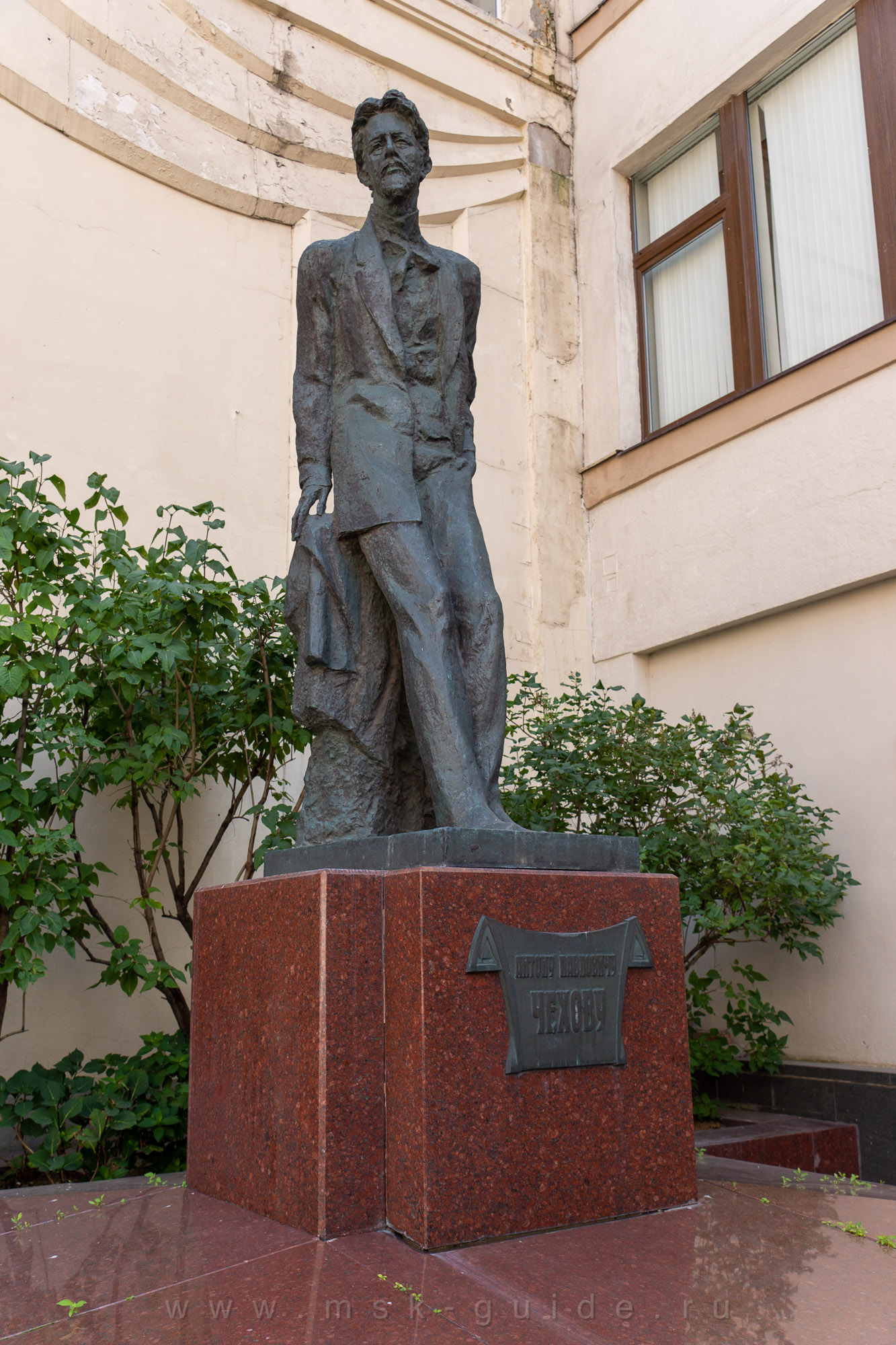 Памятник Чехову