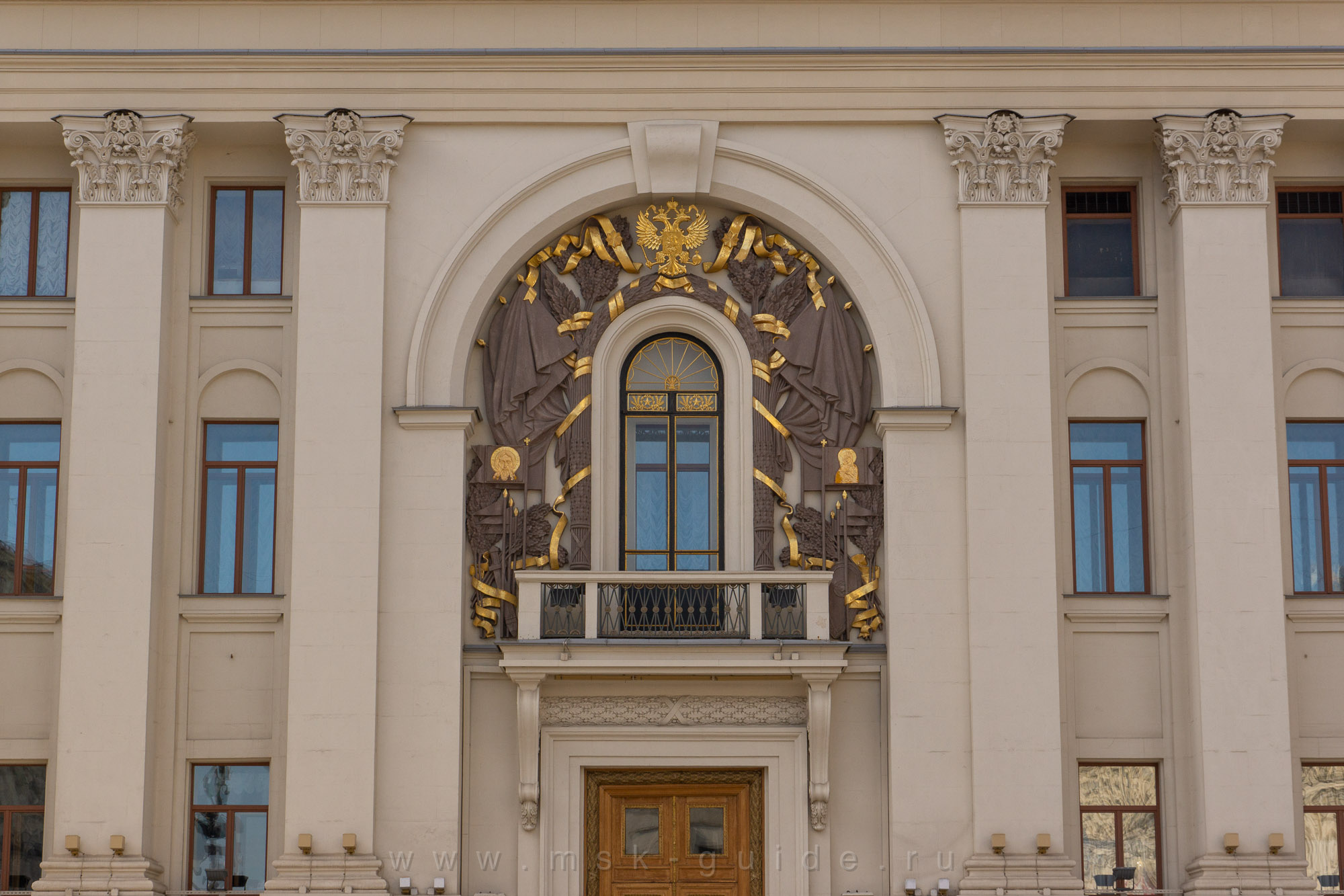 Здание Мэрии Москвы на Тверской улице Здание Мэрии Москвы на Тверской улице