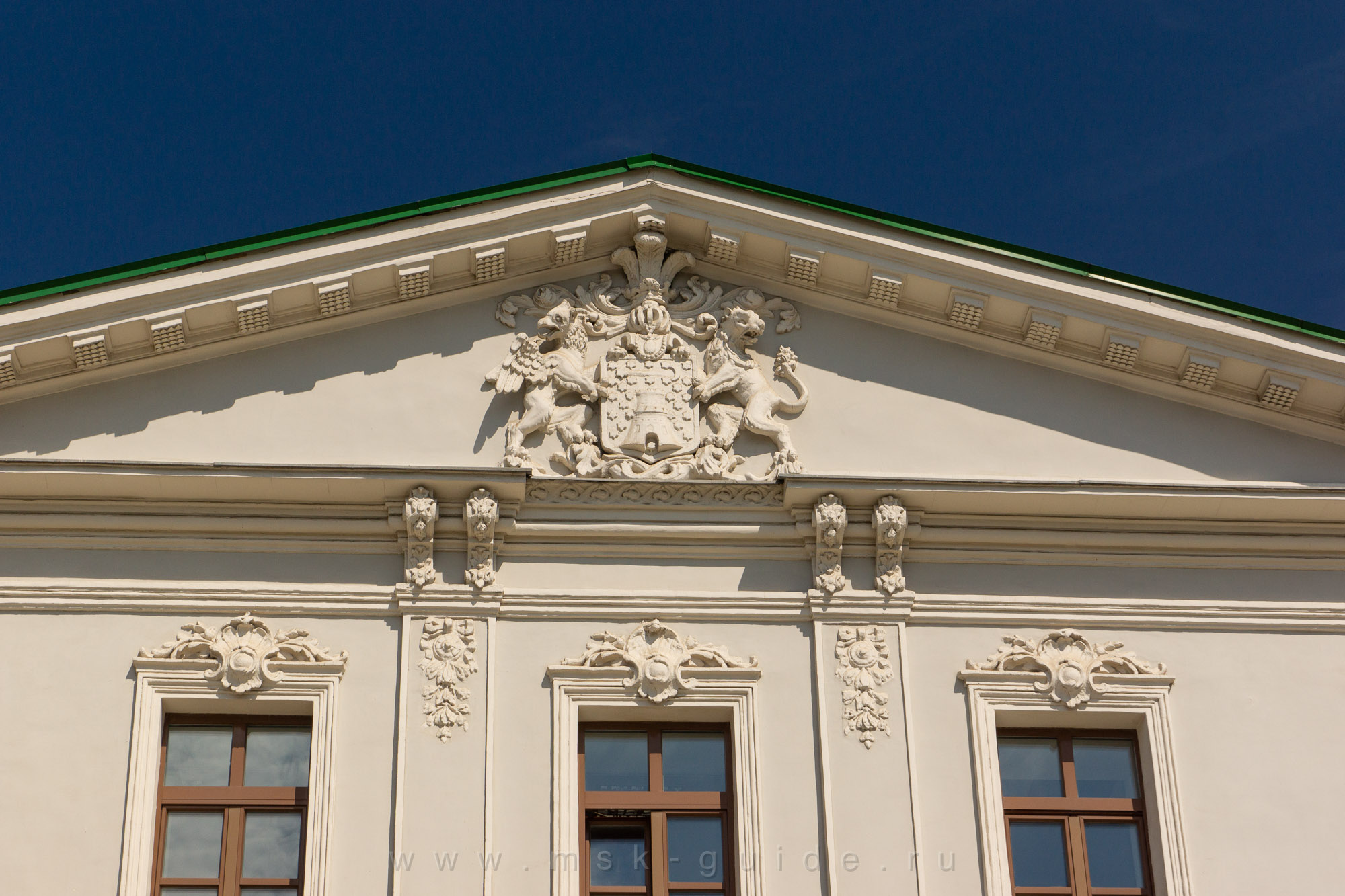 Герб на доме Я. П. Шаховского Герб на доме Я. П. Шаховского