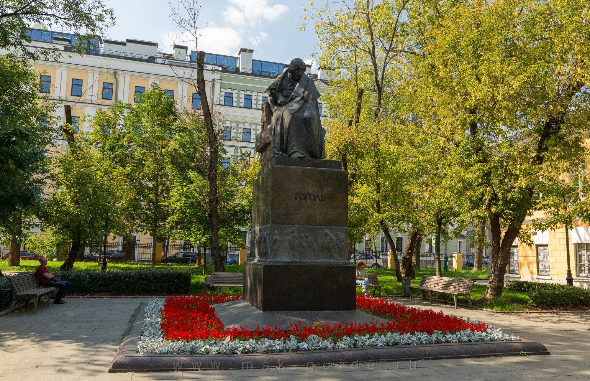 Гоголевский сквер Гоголевский сквер