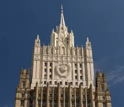 На высоте 114 метра размещен герб СССР площадью 144 кв. метра