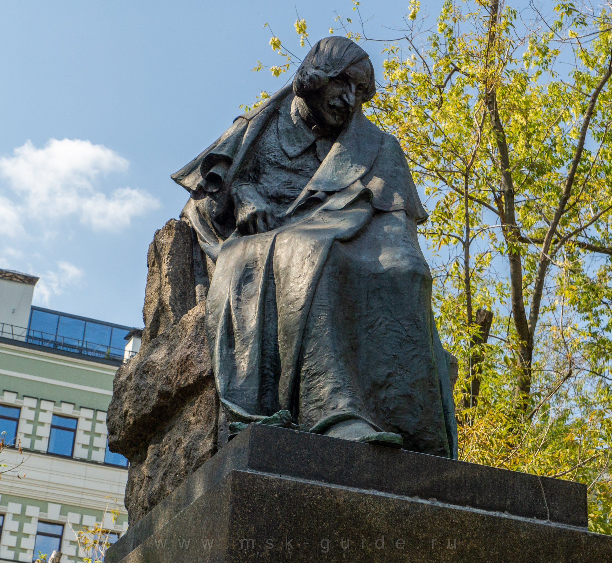 Памятник Гоголю Памятник Гоголю