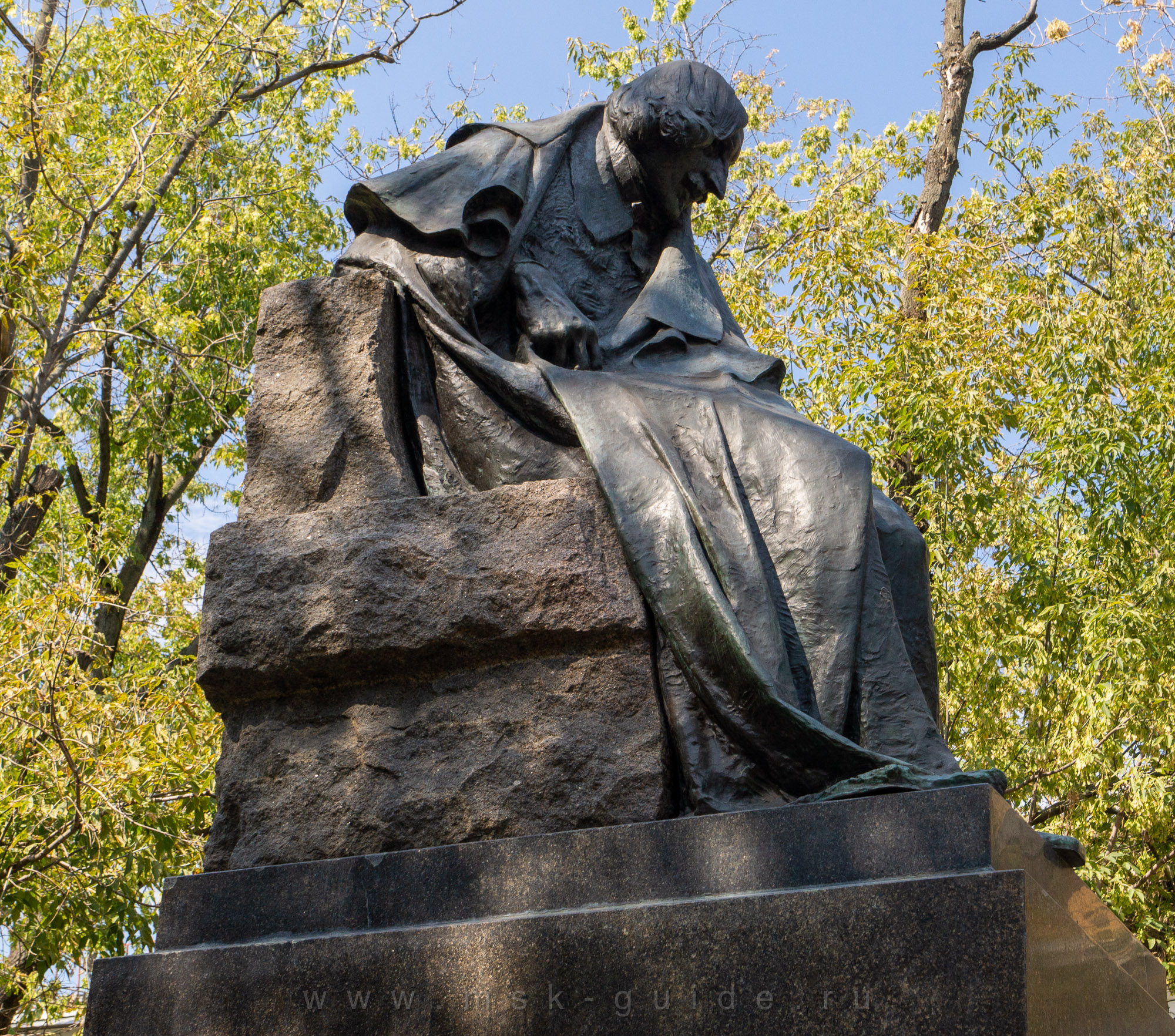 Памятник Н.В. Гоголю Памятник Н.В. Гоголю