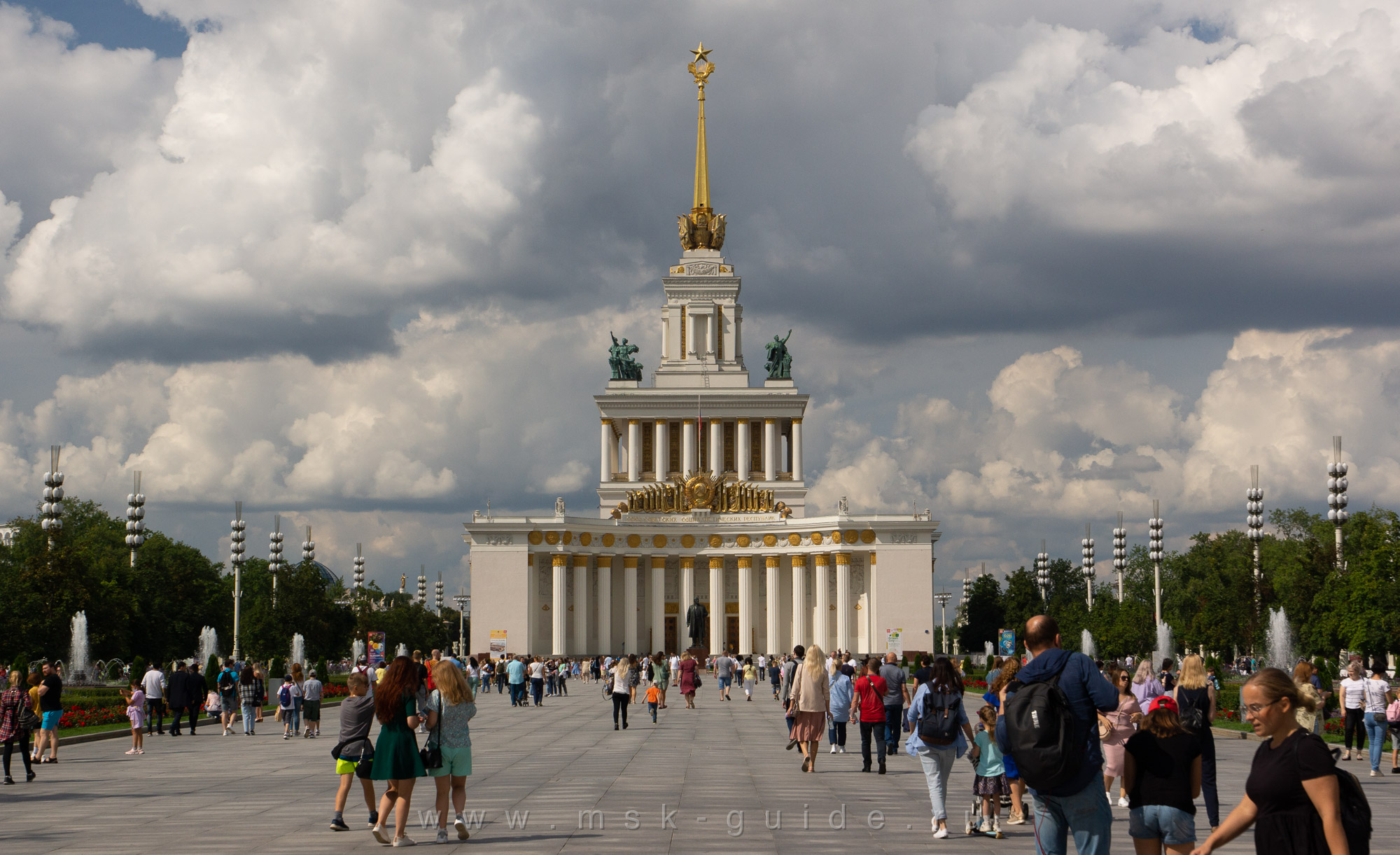 Центральная аллея, фото ВДНХ в Москве