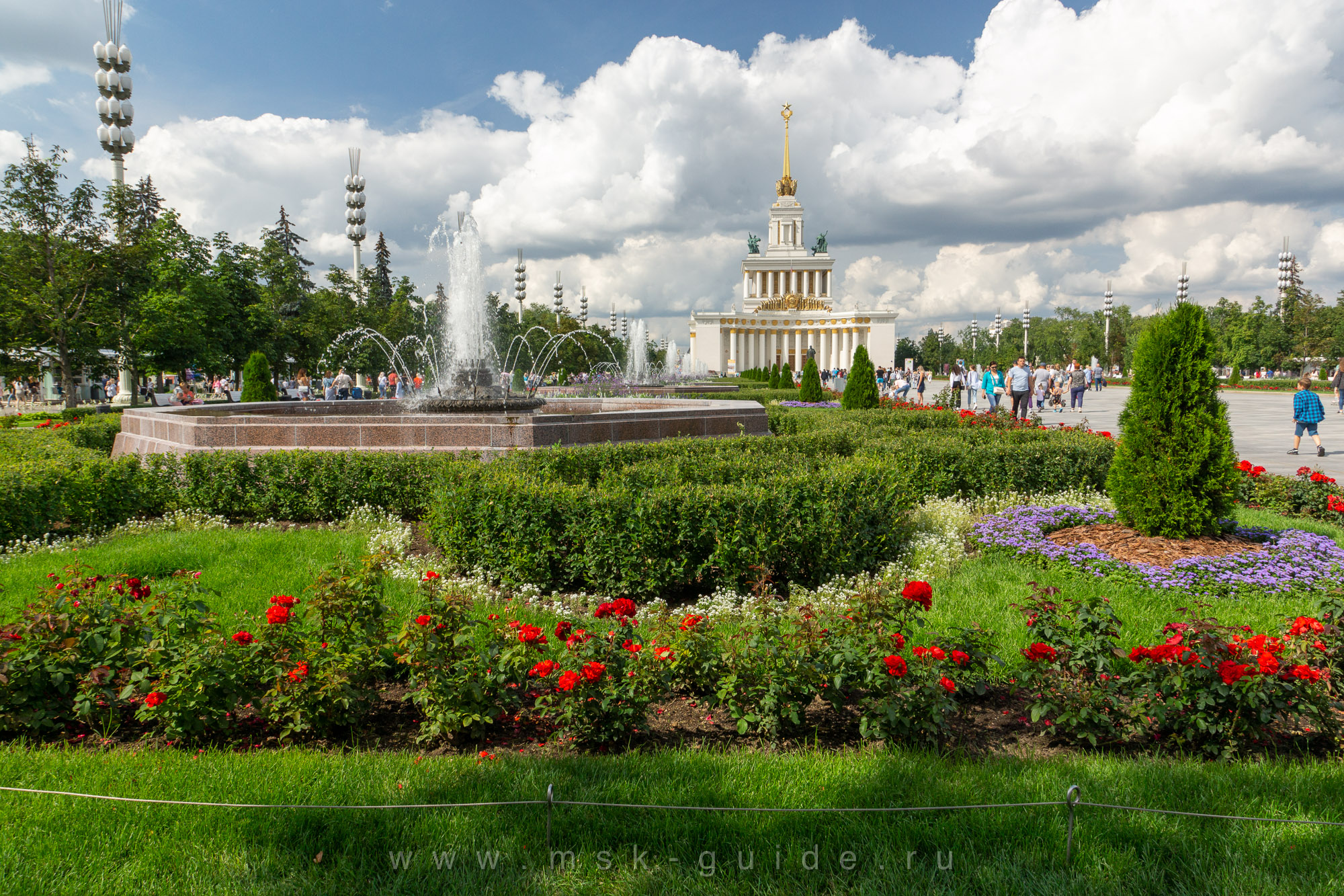Фонтан на Центральной аллее