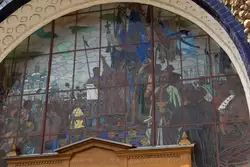 Витраж «Переяславская рада» над входом в павильон «Украинская ССР»