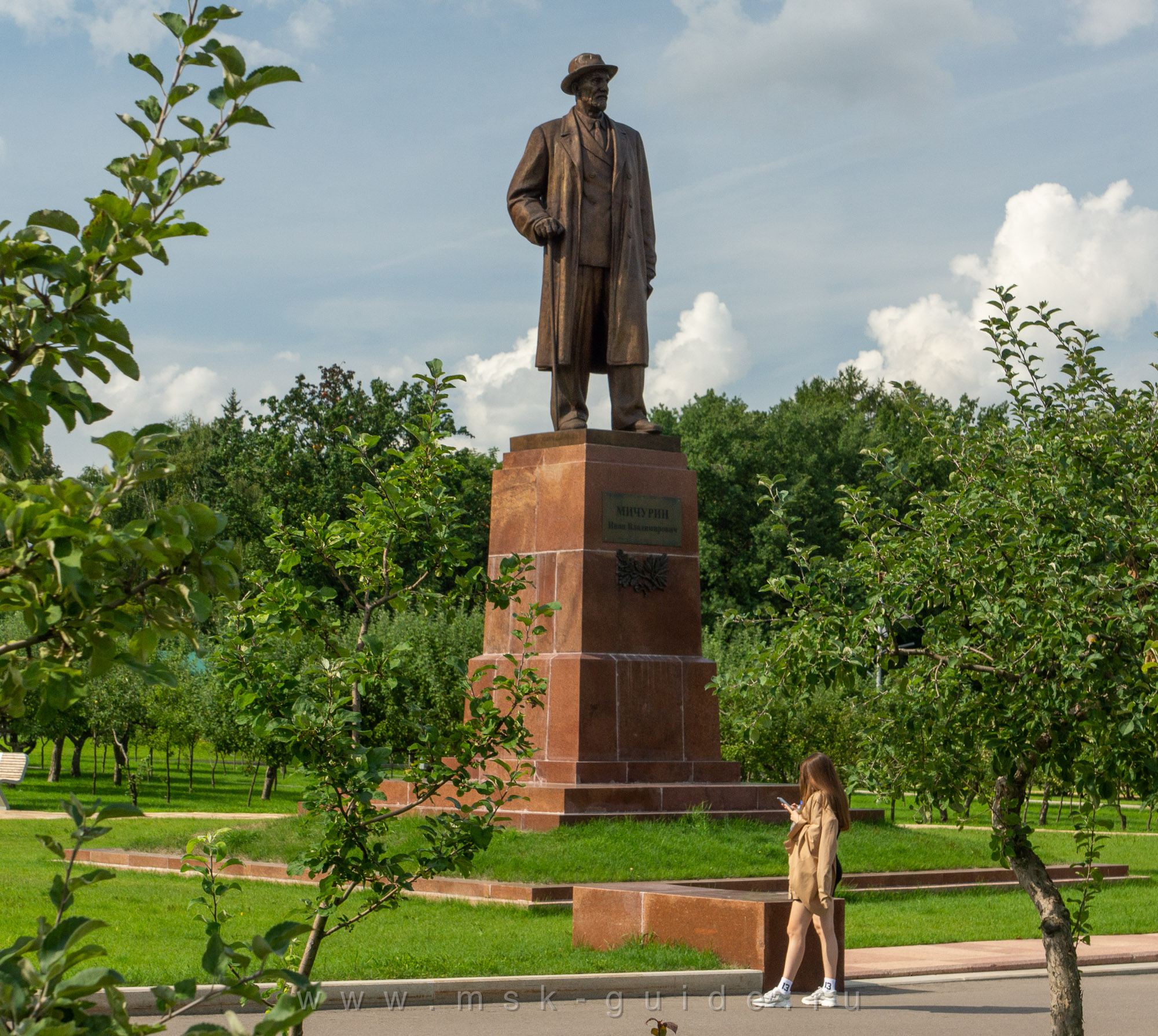 Памятник Ивану Мичурину Памятник Ивану Мичурину