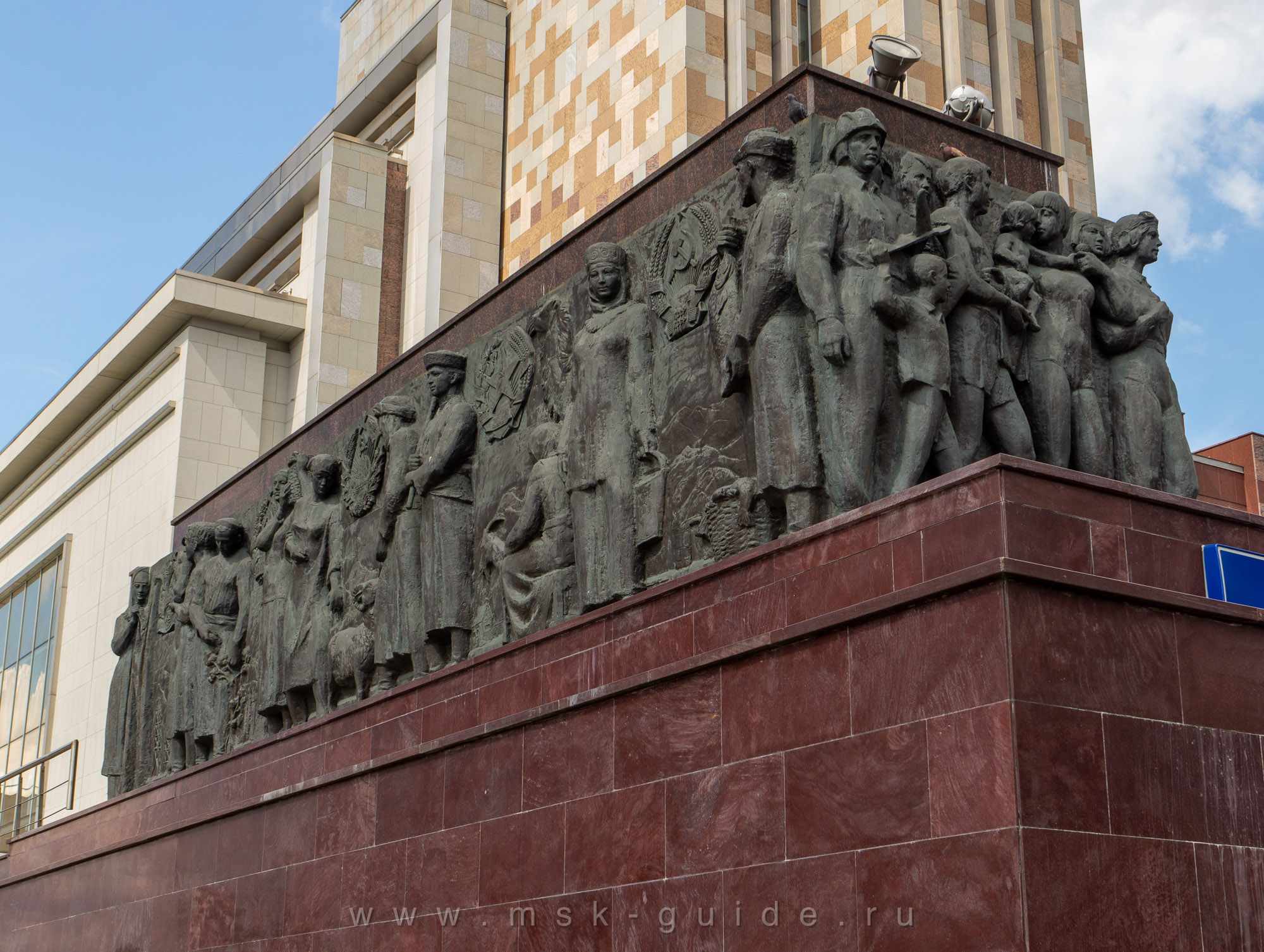 Барельефы