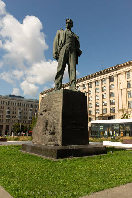 Памятник Маяковскому в Москве