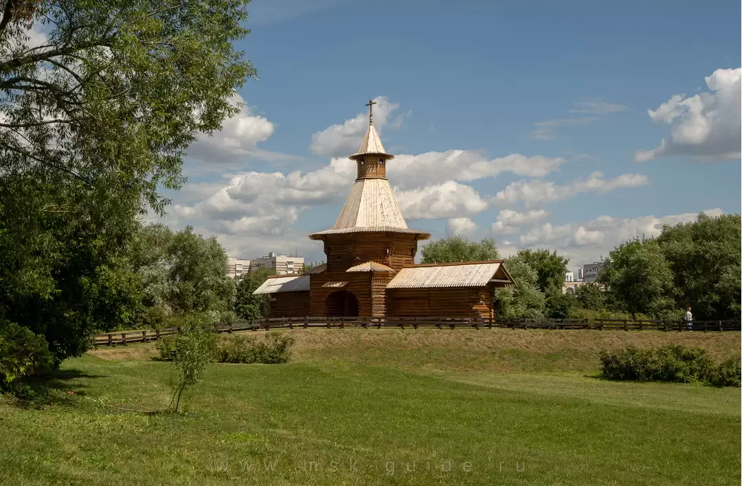 Башня (ворота) Николо-Карельского монастыря в Коломенском Башня (ворота) Николо-Карельского монастыря в Коломенском