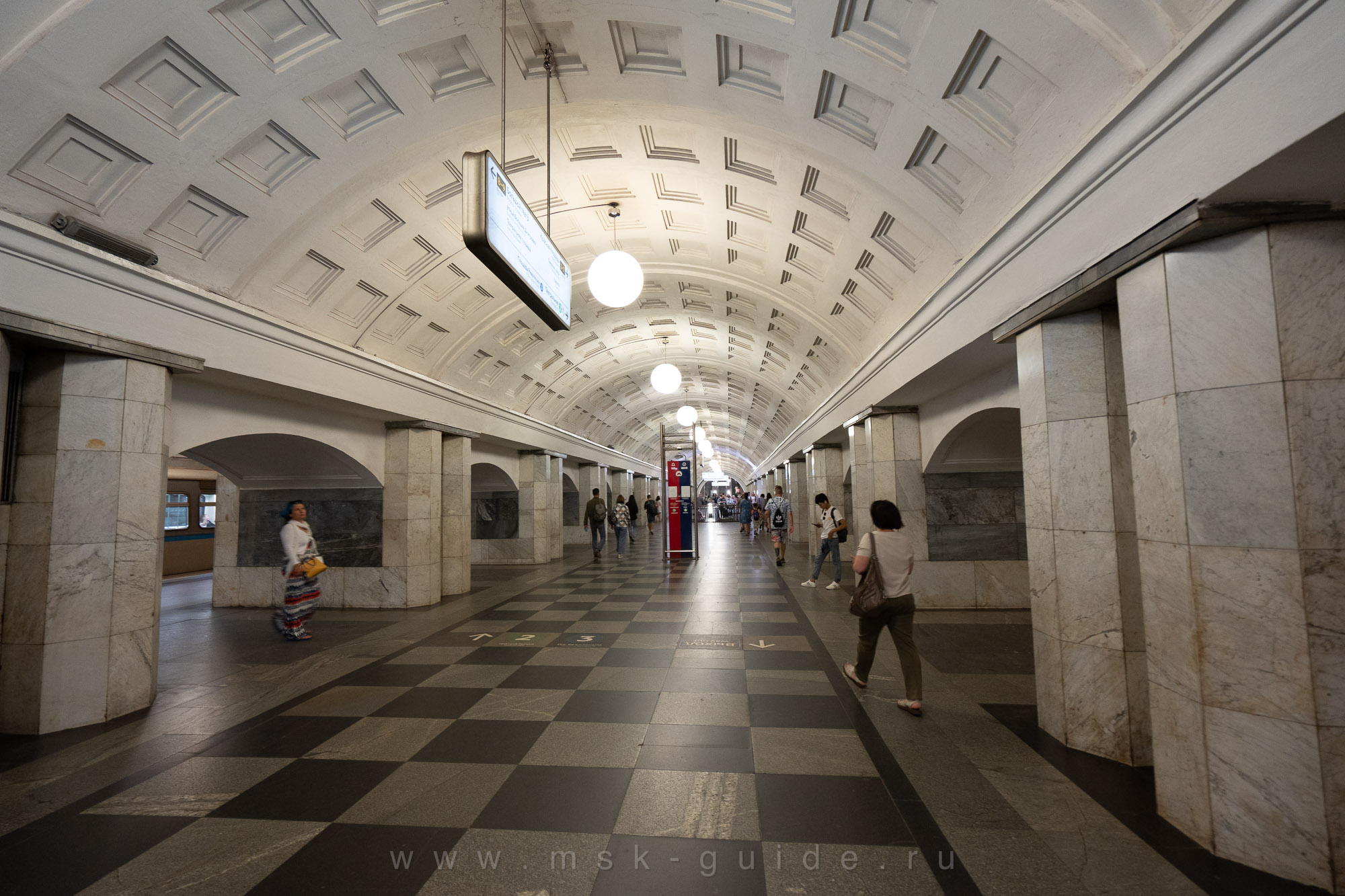 Станция метро «Охотный ряд» Станция метро «Охотный ряд»