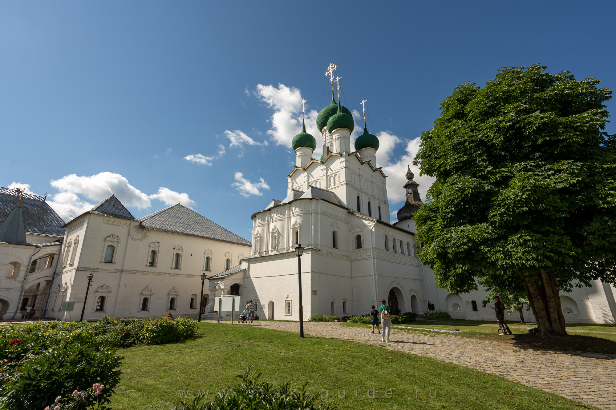 Церковь Иоанна Богослова и Красная палата Церковь Иоанна Богослова и Красная палата
