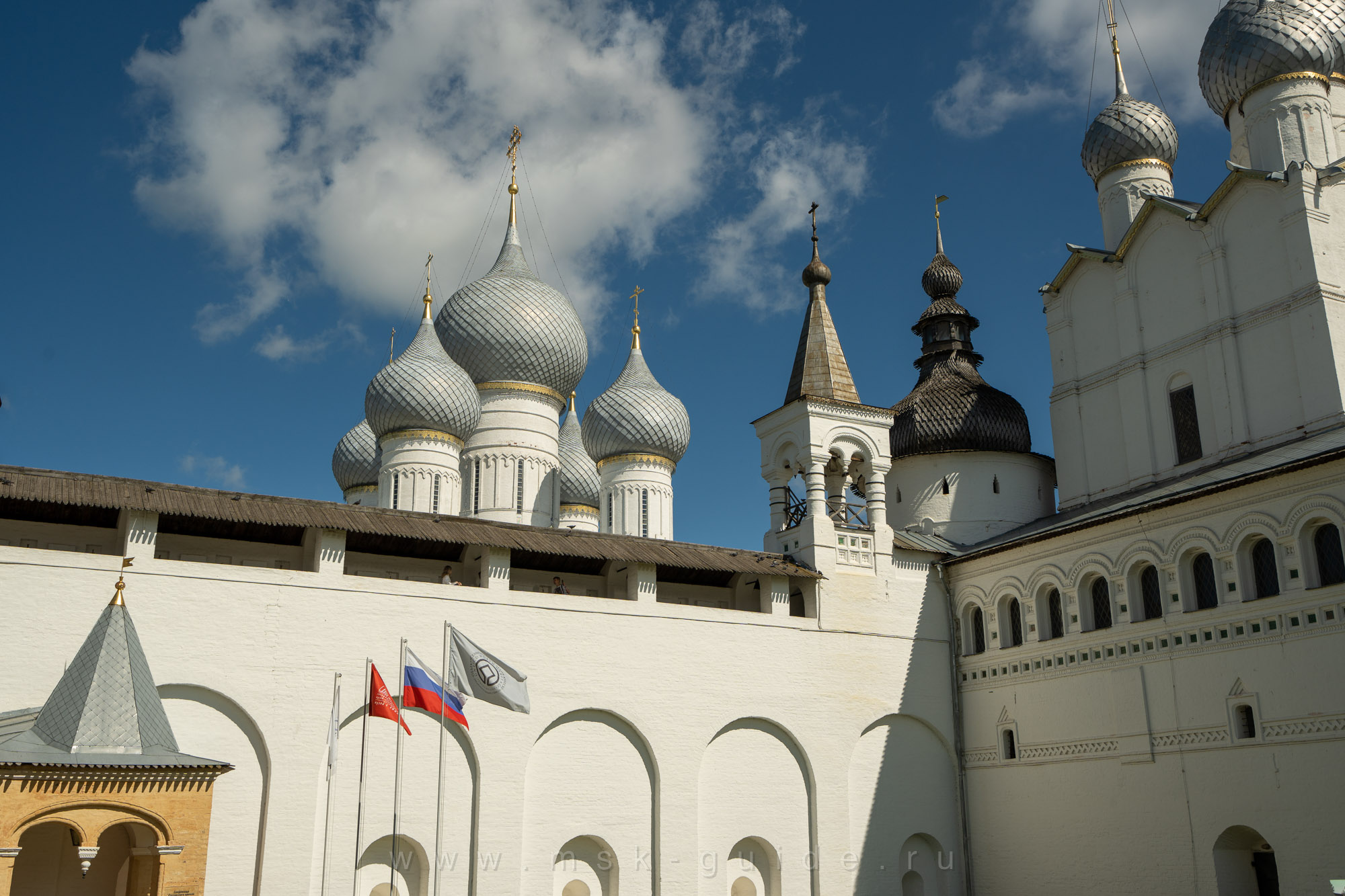 Крепостная стена с колокольней Крепостная стена с колокольней