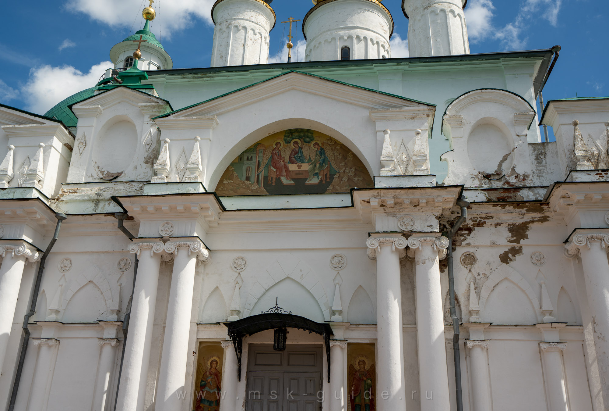 Вход в церковь Иакова Ростовского Вход в церковь Иакова Ростовского